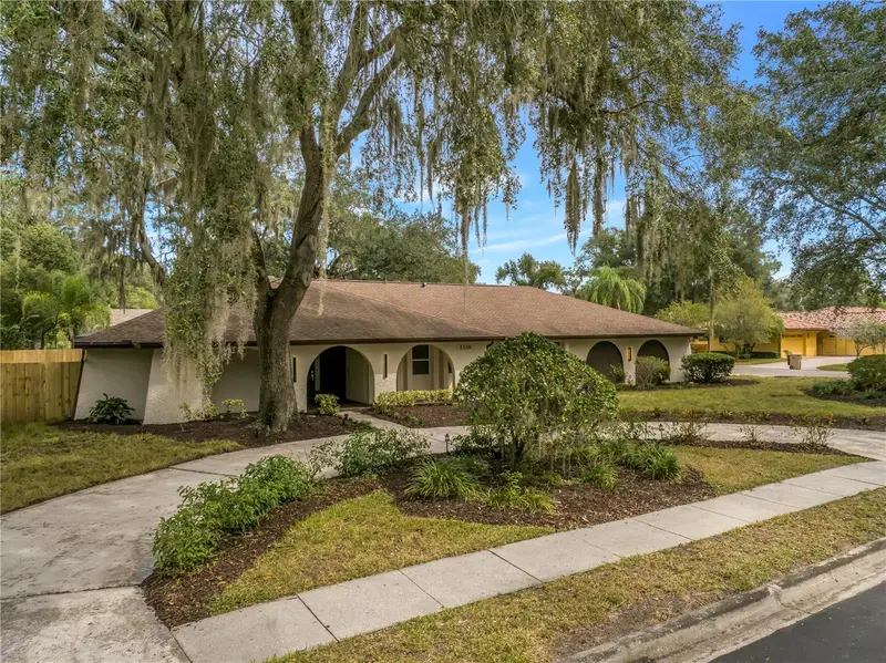 1116 N Riverhills Dr, FL