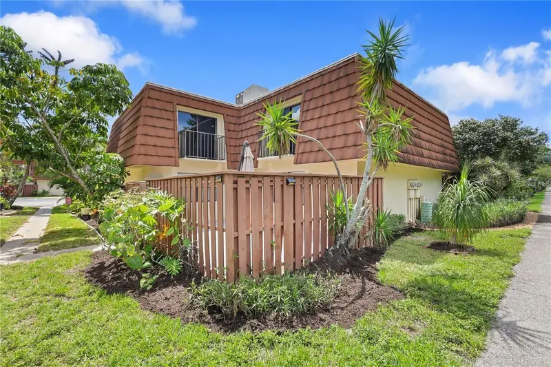5224 Cedarbend Dr #4, FL