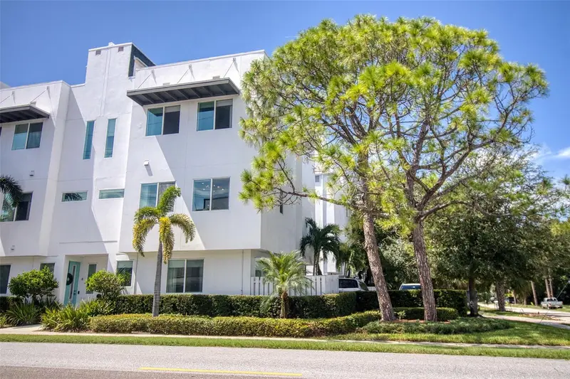 3100 W Paul Ave #2, FL