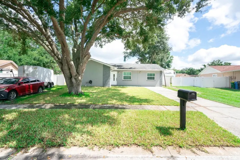 13915 Bridgeport Dr, FL