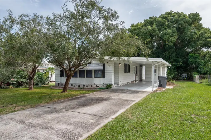 528 Skyline Dr W, FL