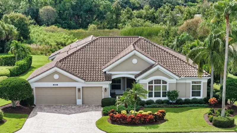 8008 Royal Birkdale Cir, FL