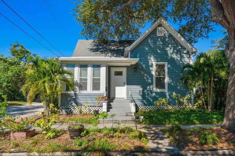 940 Locust St Ne, FL
