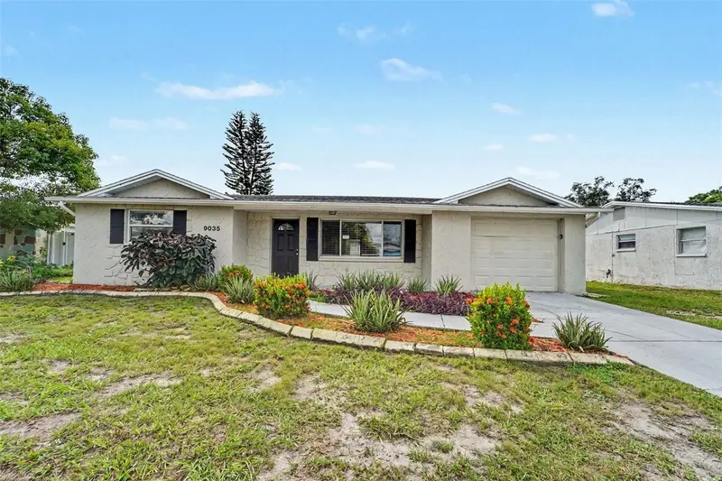 9035 Saint Regis Ln, FL