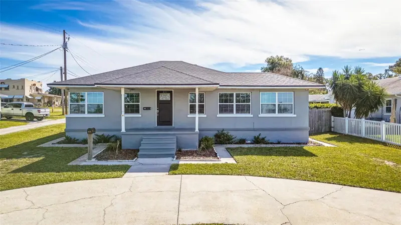 215 S Lake Howard Dr, FL