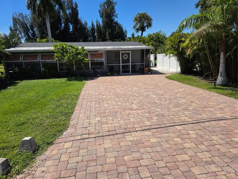 27429 Dutch Ave, FL