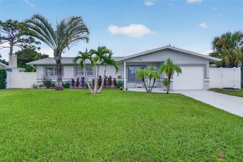 8428 Iris Ave, FL