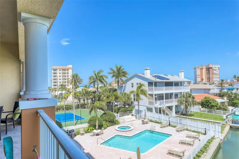 17715 Gulf Blvd #303, FL
