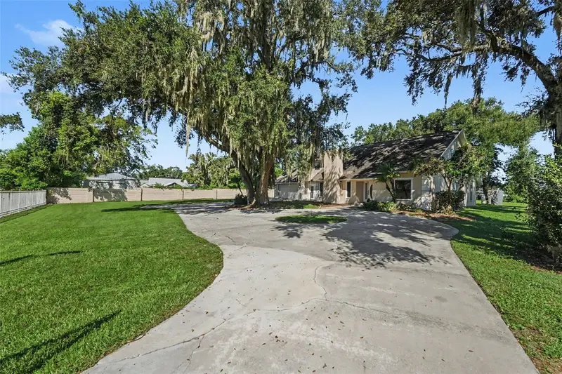 126 Goins Dr, FL