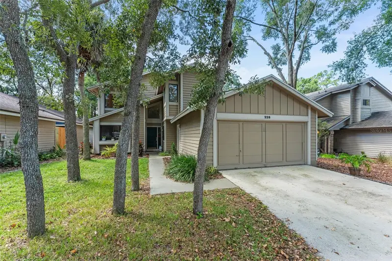 228 S Fox Chase Pt, FL