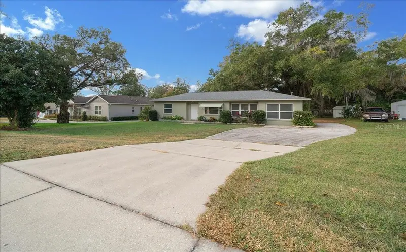 2810 Se Lake Weir Ave, FL
