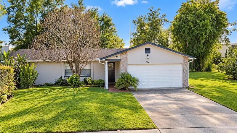 604 Riverwoods Cir, FL