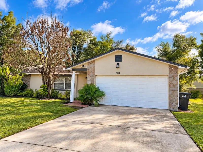 604 Riverwoods Cir, FL