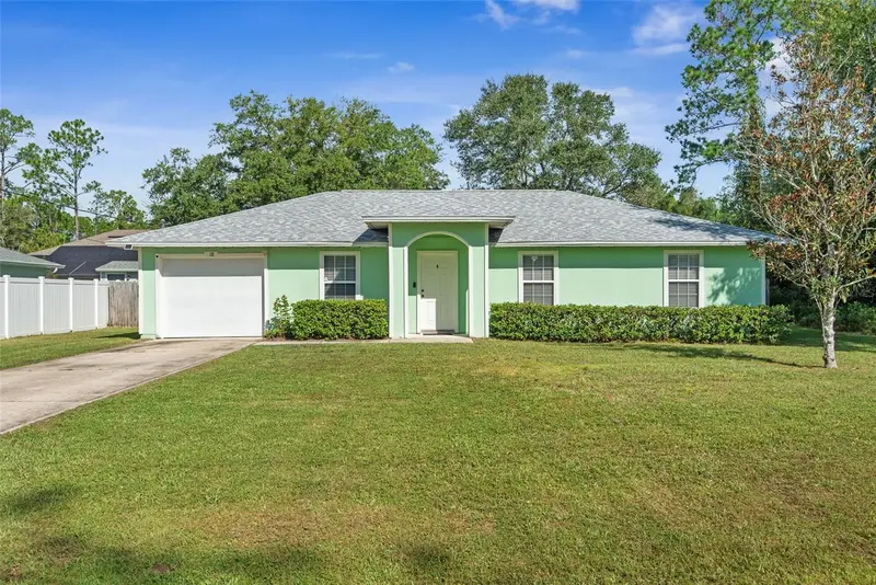 18 Slipper Flower Path E, FL