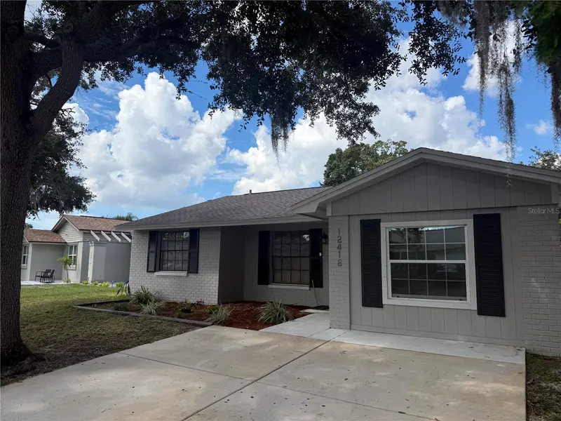 12418 Queensland Ln, FL