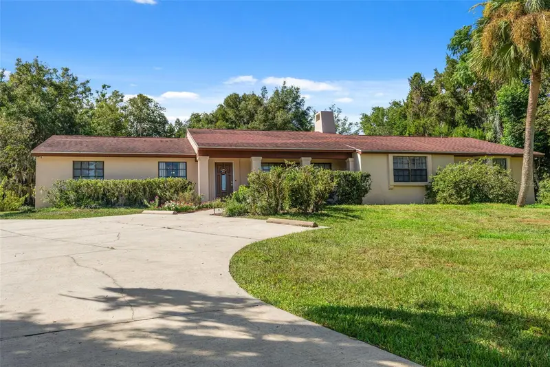 8943 Silver Lake Dr, FL