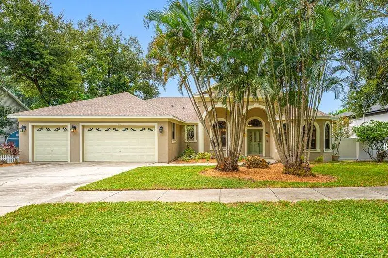114 Irwin St E, FL