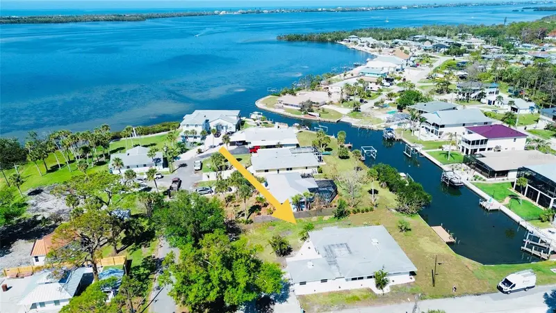352 Oak St, FL