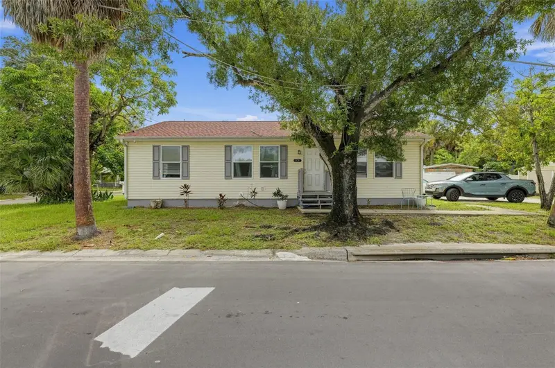521 12th Ave W, FL