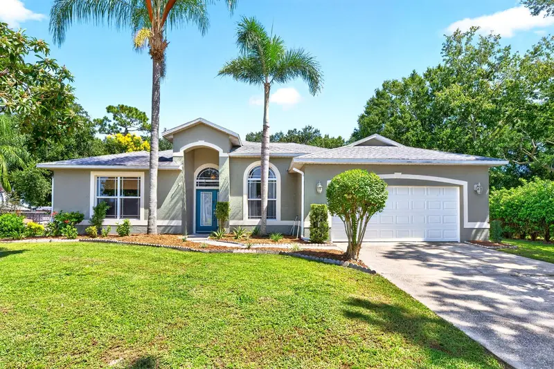 1648 Cypress Woods Cir, FL