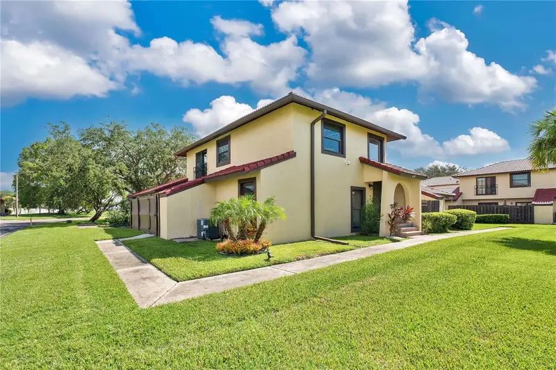 435 Hunter Cir, FL