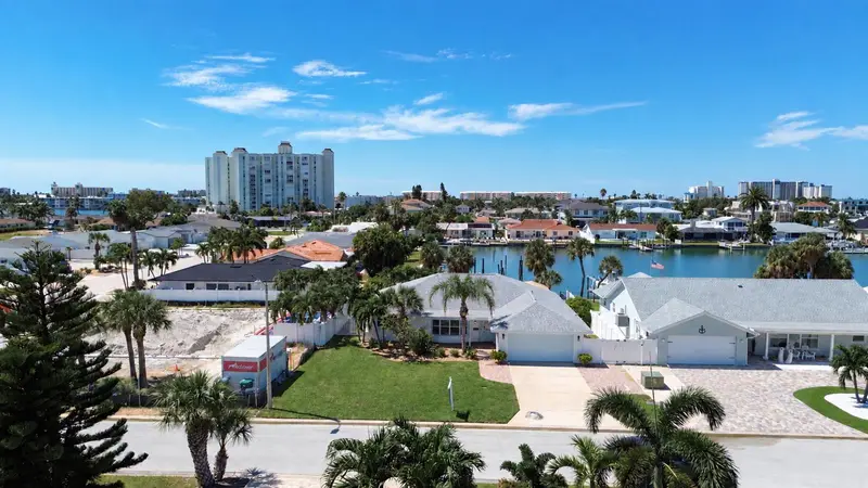 6410 3rd Palm Pt, FL