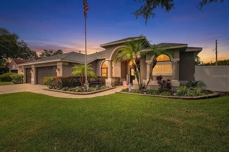 24415 Rolling View Ct, FL