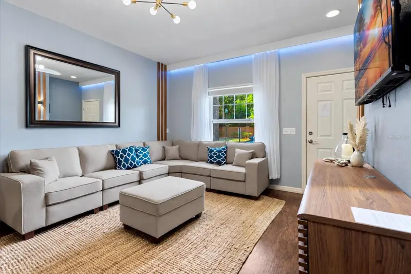 5356 Diplomat Ct #102, FL