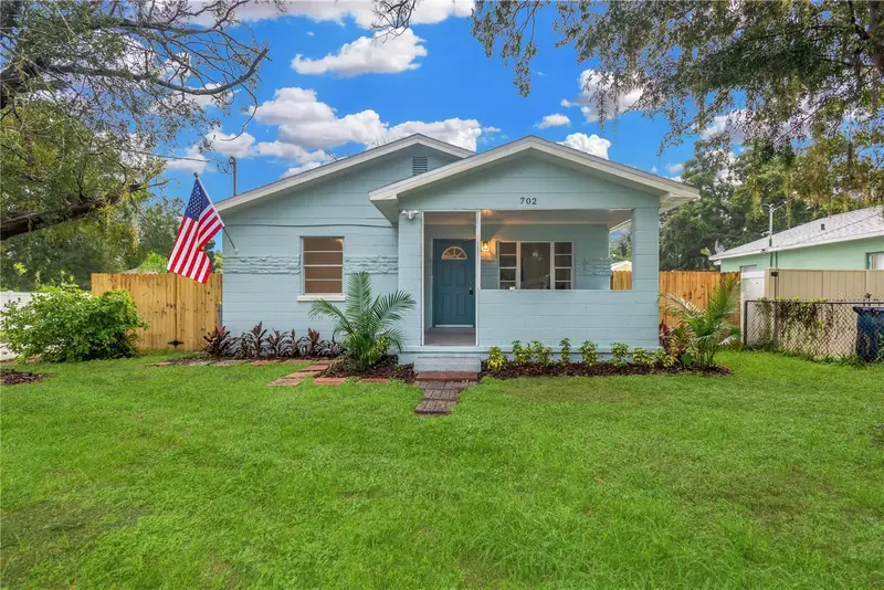 702 E Broad St, FL