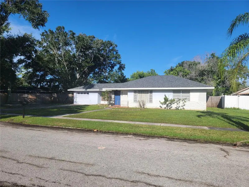 218 Crescent Ct E, FL