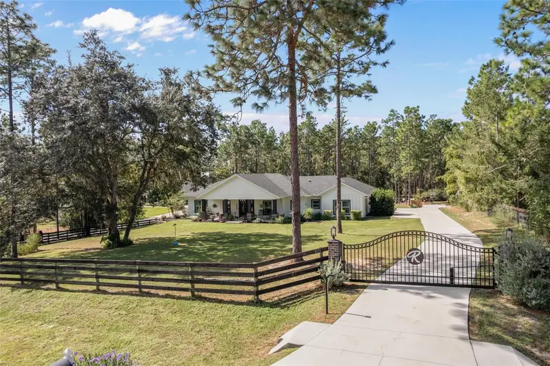8556 County Road 243, FL