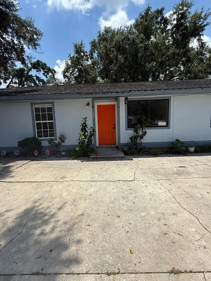 328 Pine St, FL