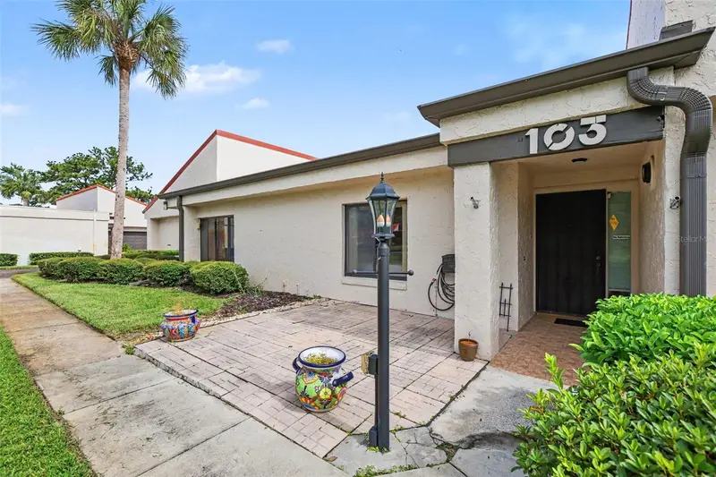 103 Valencia Ct N, FL