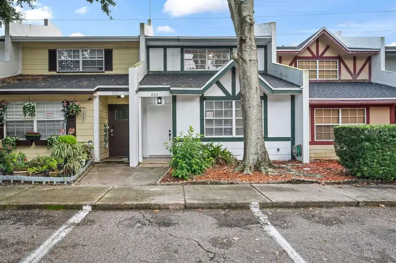 Country Club Manor listing