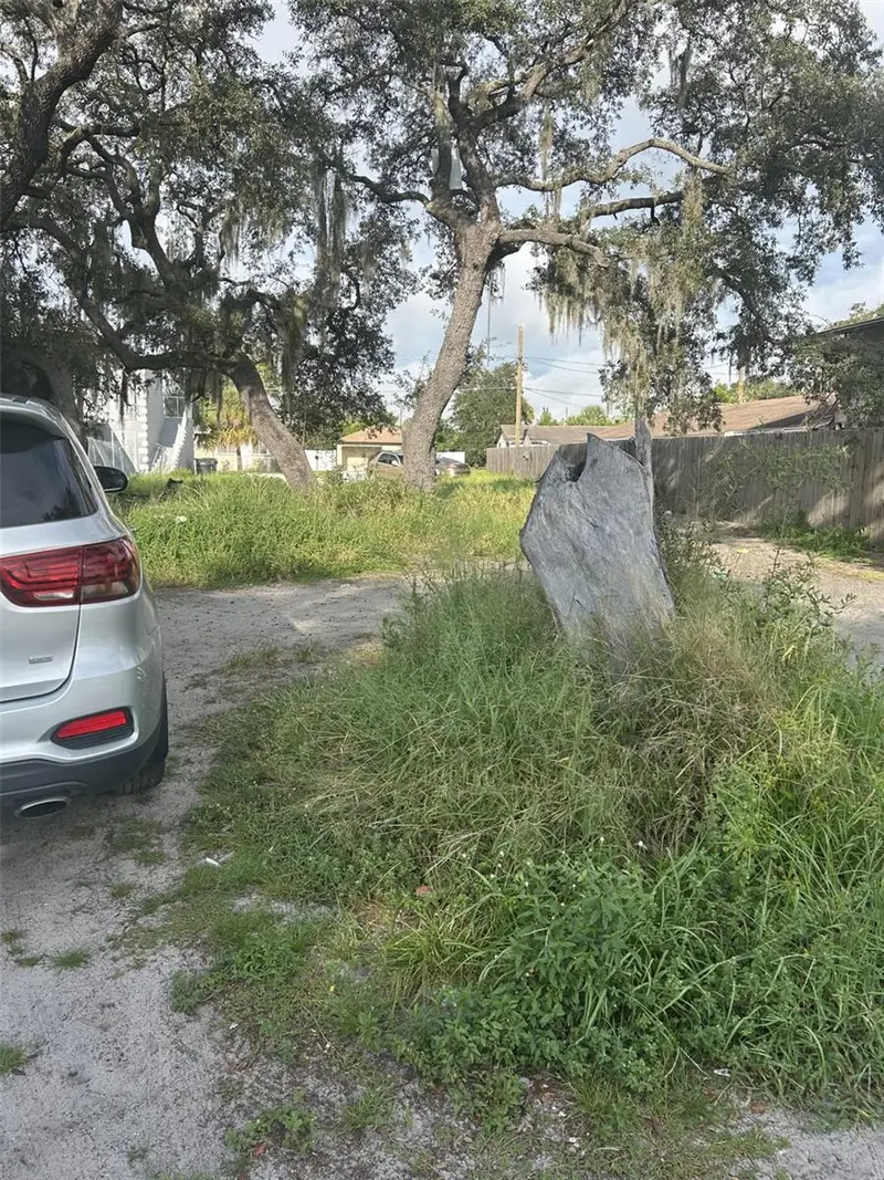 Edwin St Ne, FL