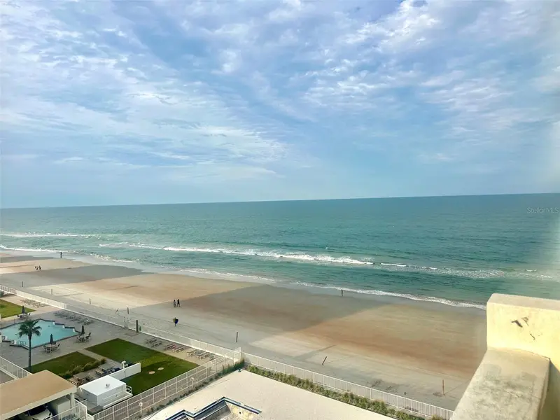 2800 N Atlantic Ave #811, FL