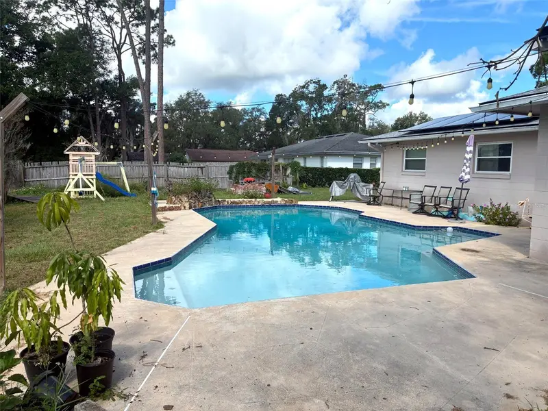 615 Cambridge Ct, FL