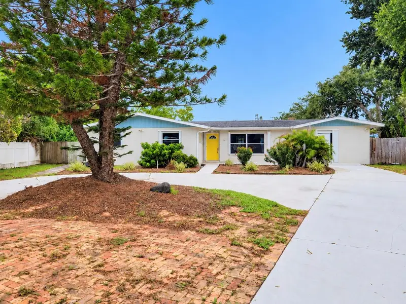 24 Hardee Cir N, FL