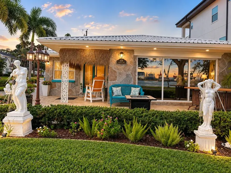 524 Channel Dr, FL