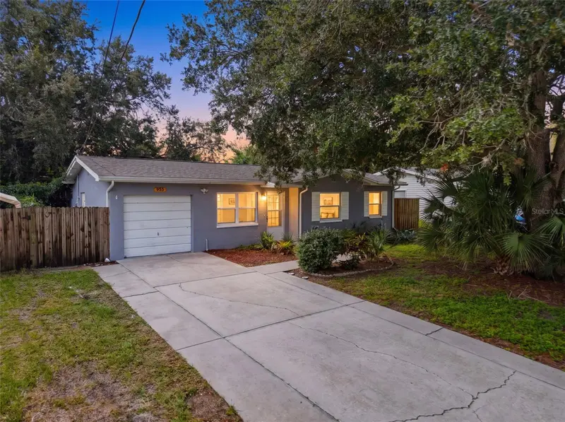 953 Cedarwood Ave, FL