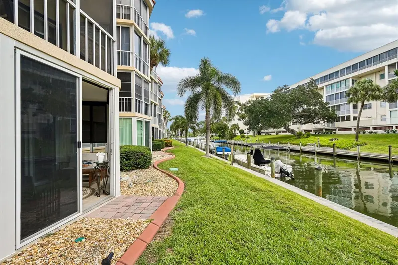 1300 N Portofino Dr #105, FL