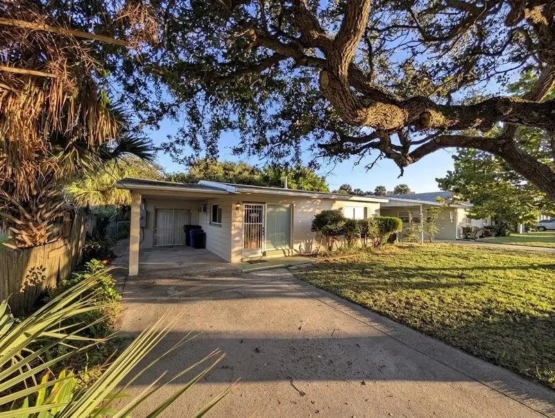 824 E 9th Ave, FL