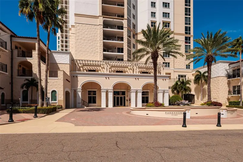300 Beach Dr Ne #1804, FL