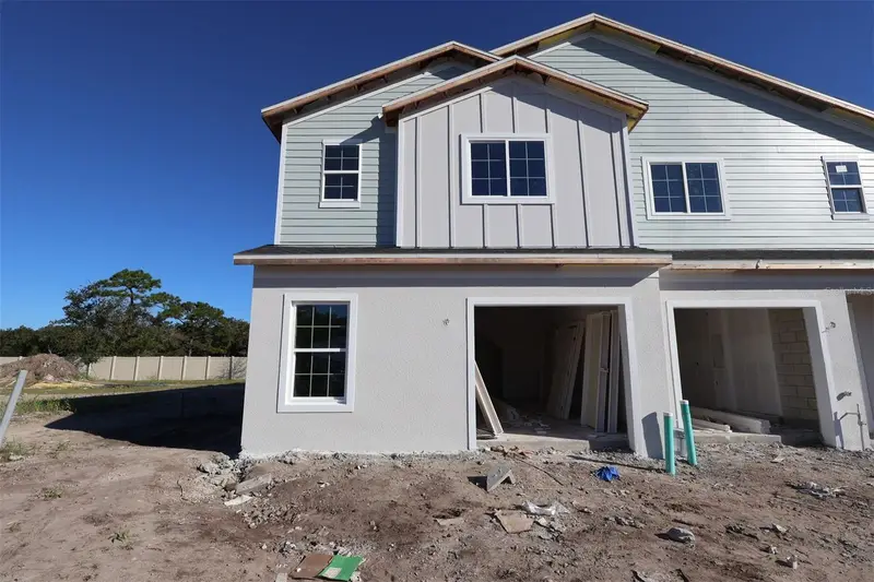 Lee Vista pending
