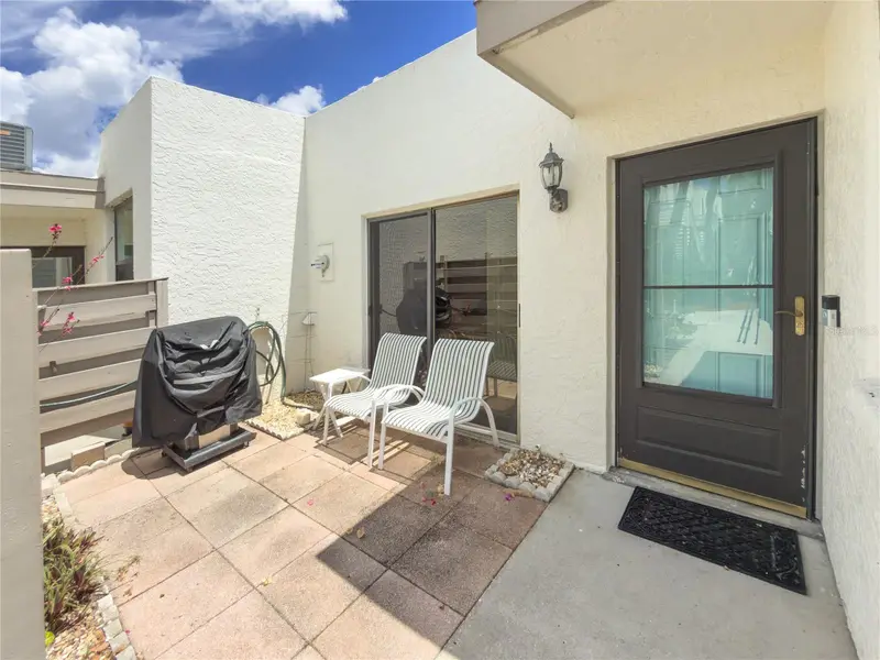 220 Lakewood Dr #220, FL