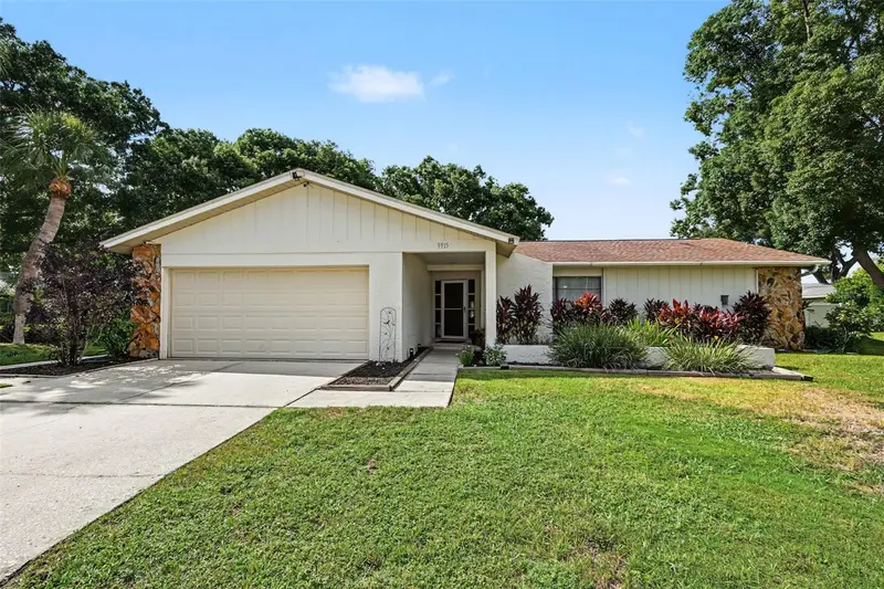 9915 Whitworth Ct, FL