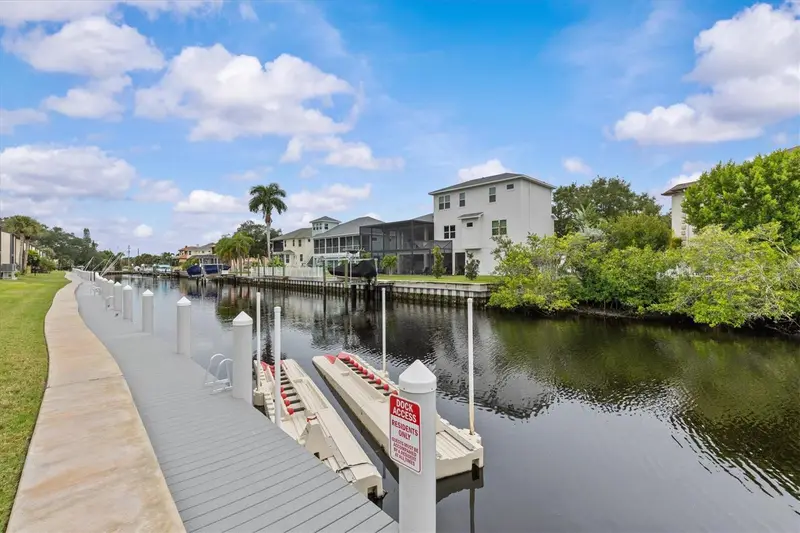 381 Moorings Cove Dr #9b, FL