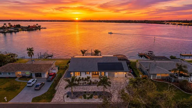 5207 Bay State Rd, FL