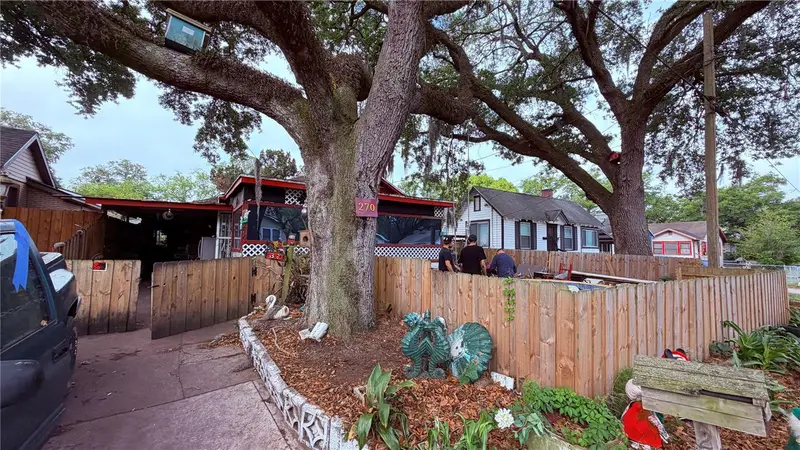 270 E 46th St, FL