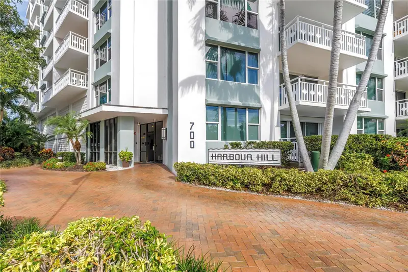 700 Beach Dr Ne #201, FL